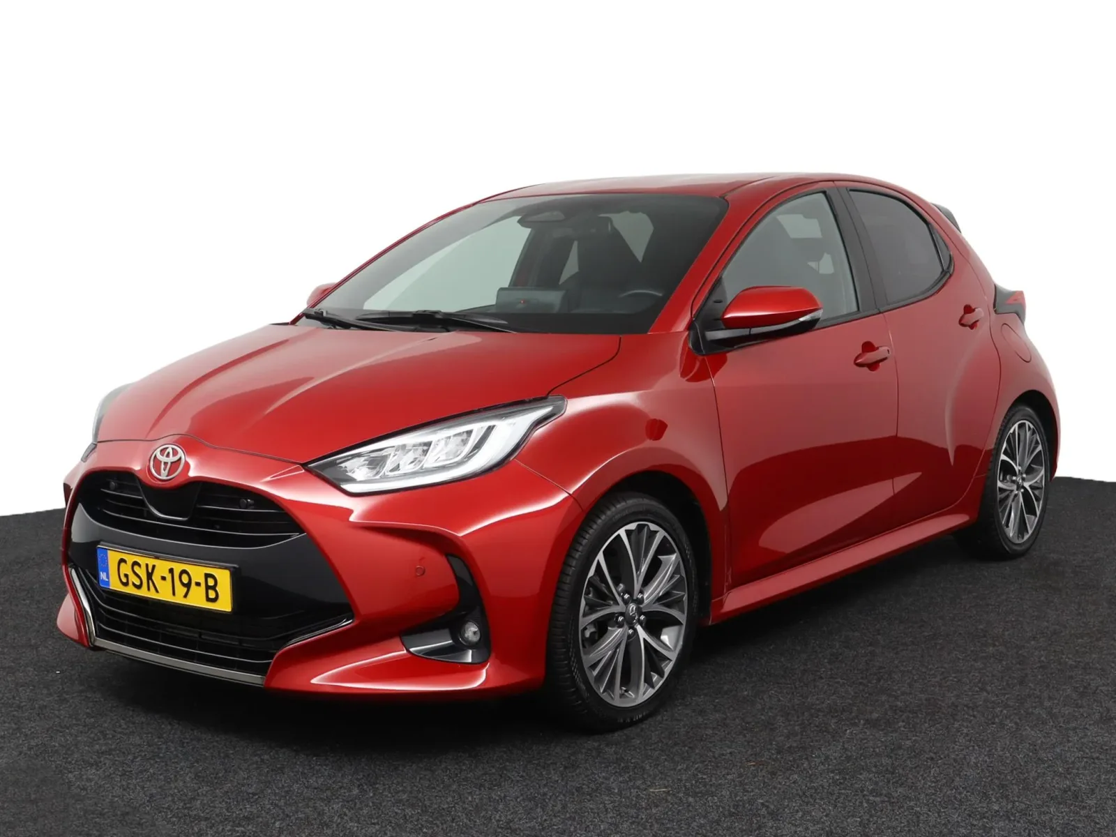 Toyota Yaris (2024) — foto 1