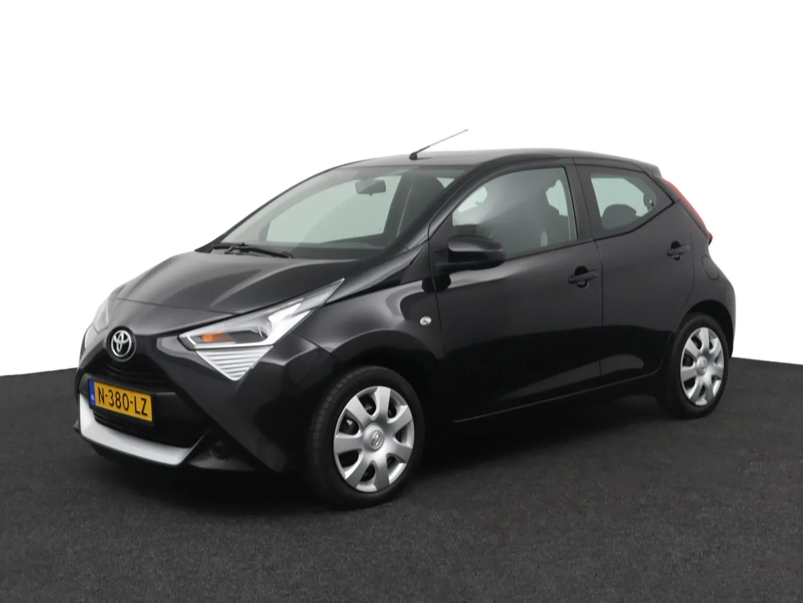 Toyota Aygo (2021) — foto 1