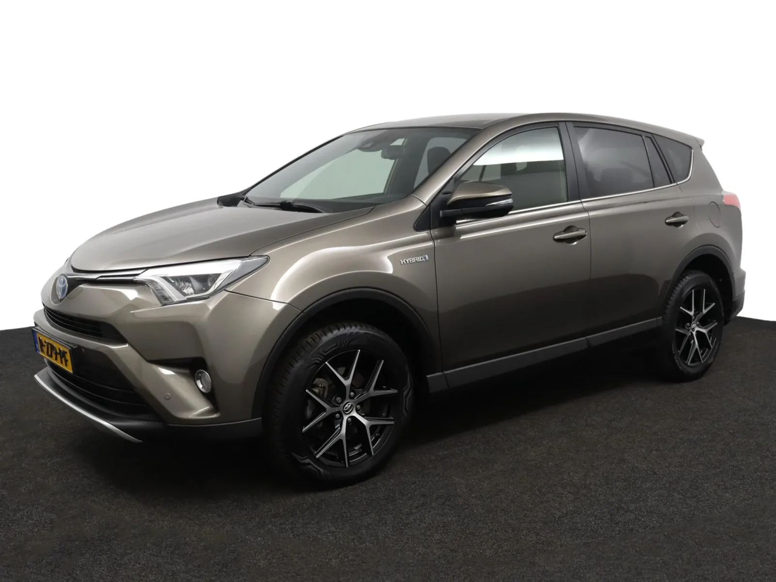 Toyota RAV4 (2017) — foto 1