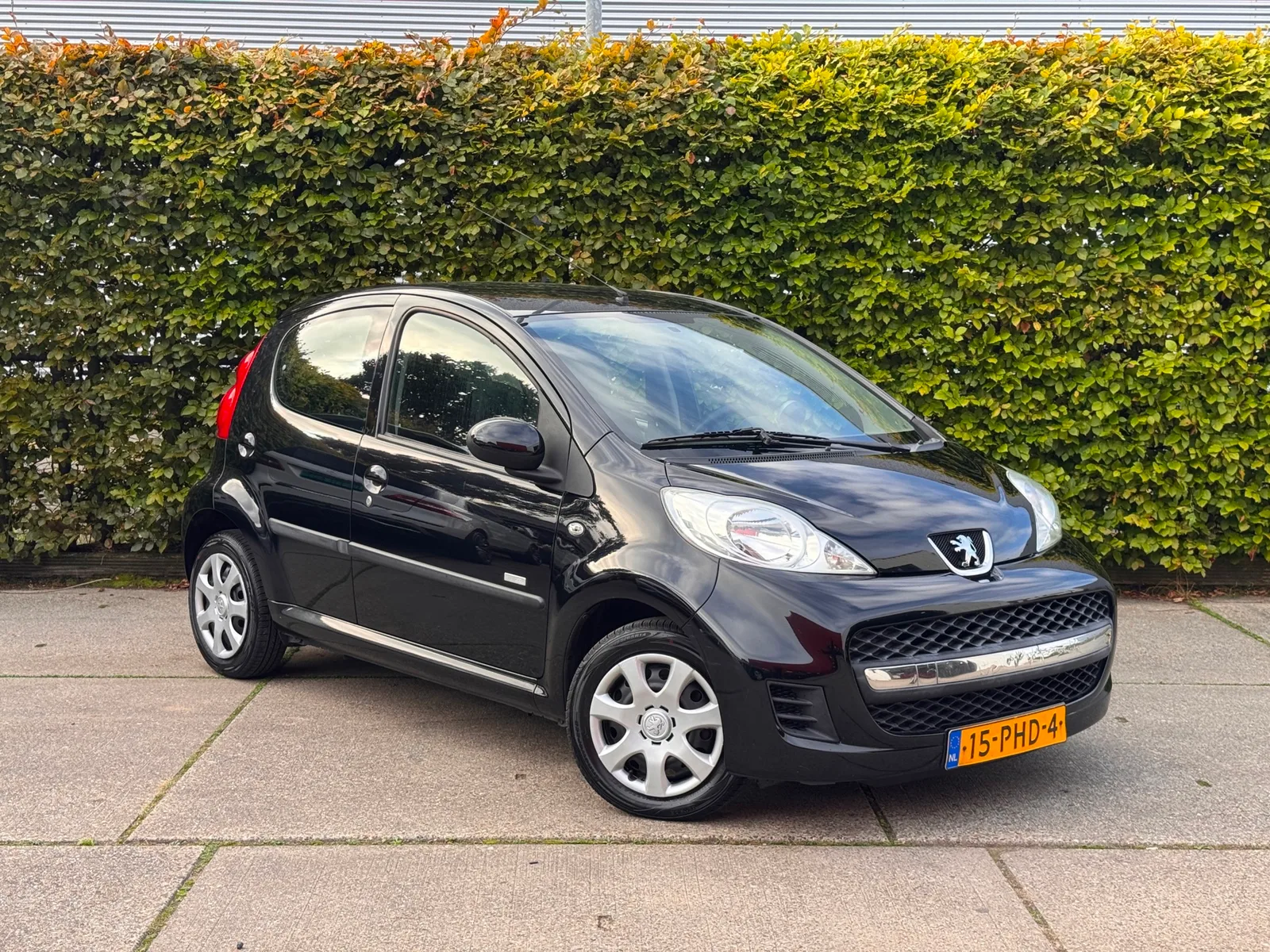 Peugeot 107 (2011) — foto 1