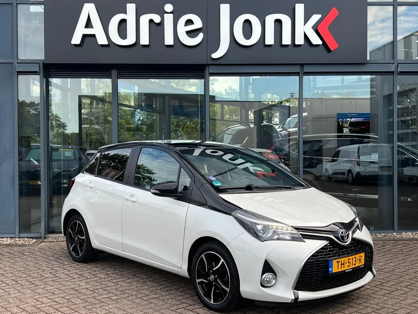 Toyota Yaris (2017) — foto 1
