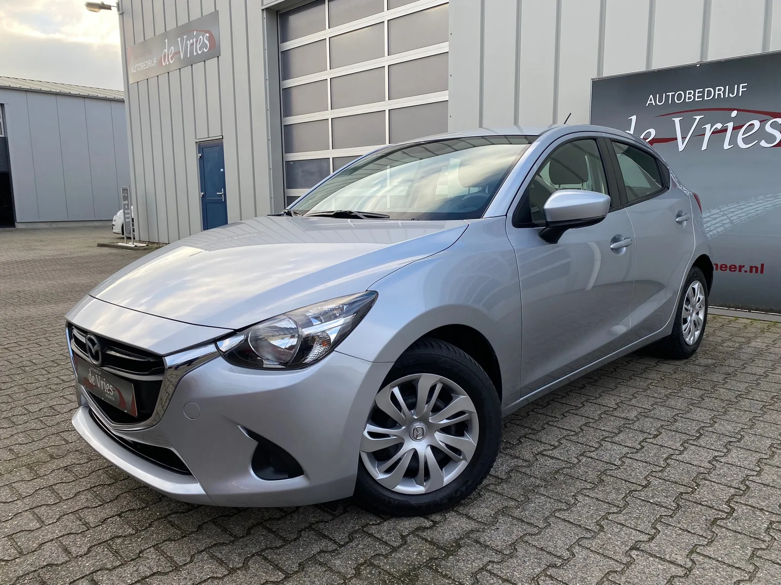 Mazda 2 (2019) — foto 1