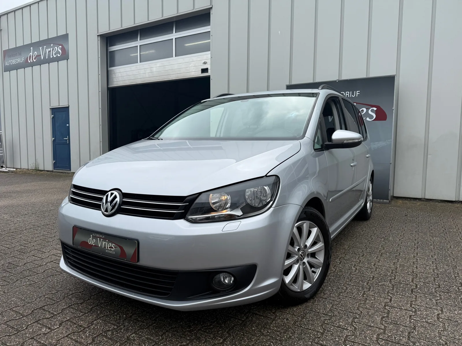 Volkswagen Touran (2015) — foto 1
