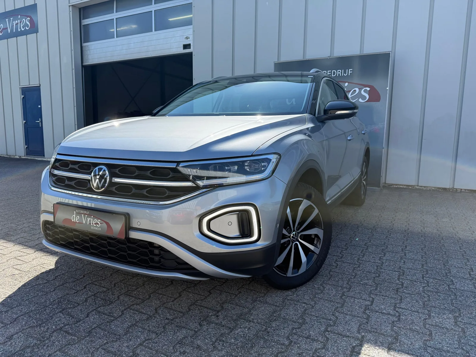 Volkswagen T-Roc (2023) — foto 1