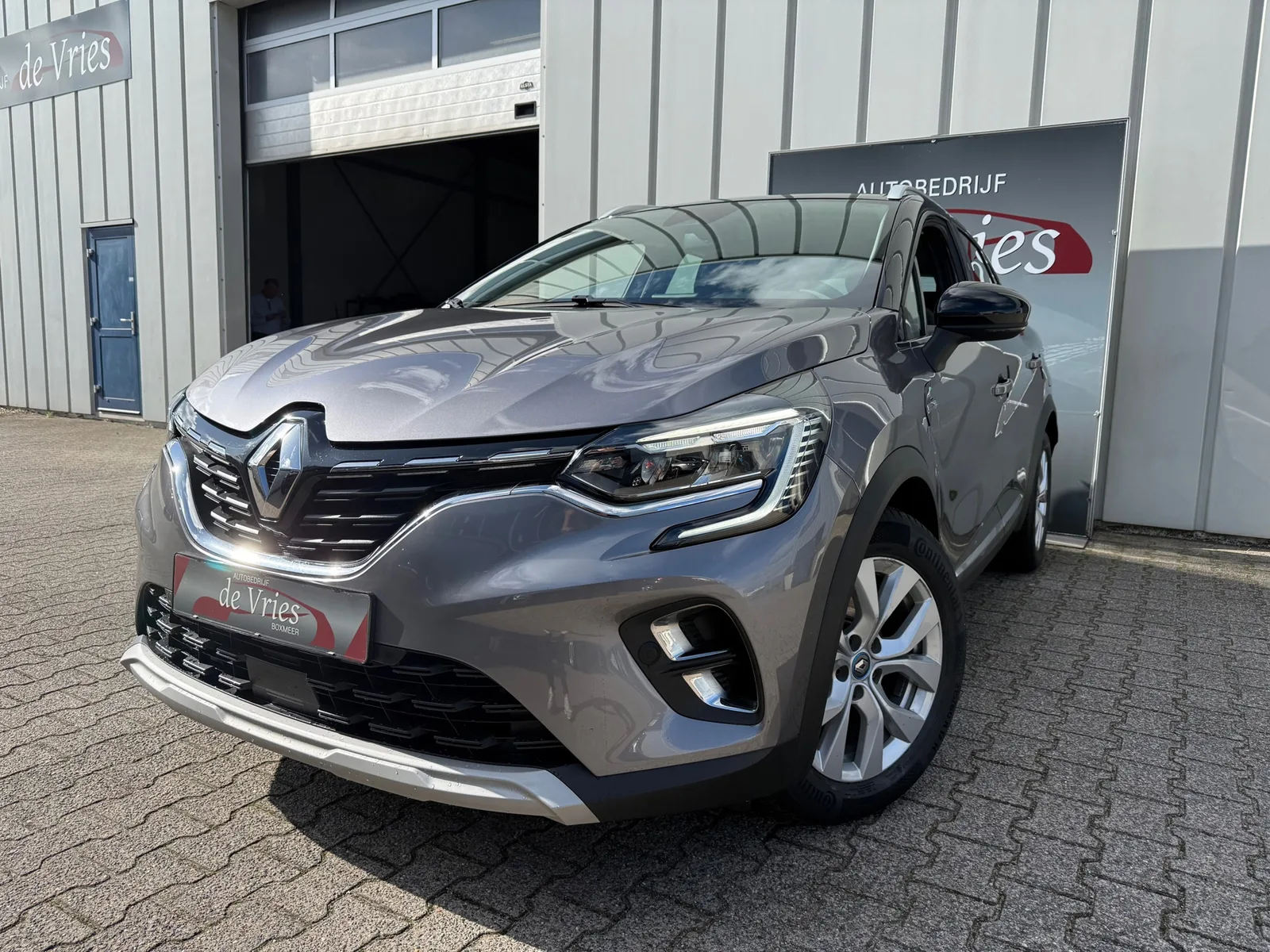 Renault Captur (2020) — foto 1