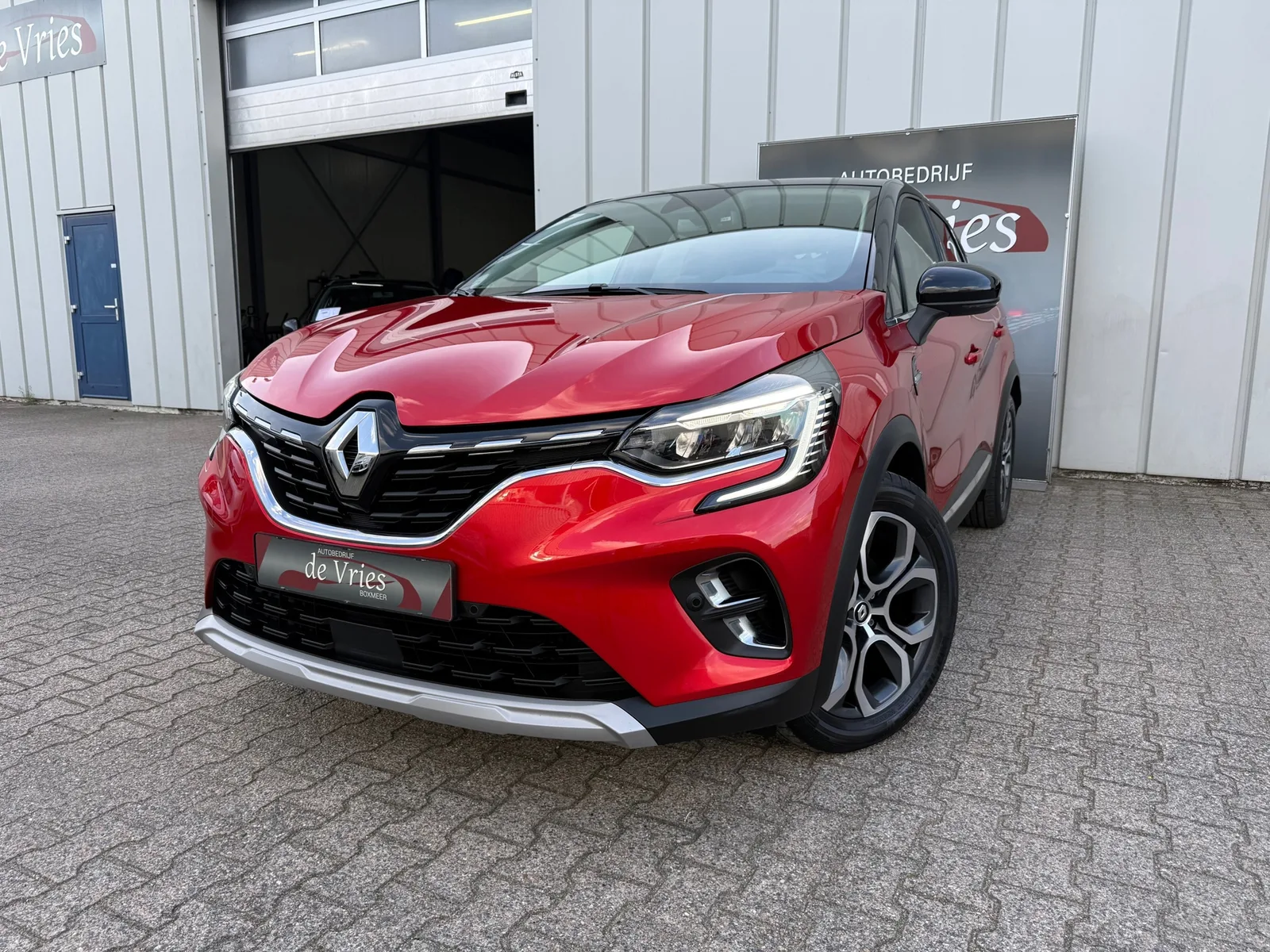 Renault Captur (2022) — foto 1