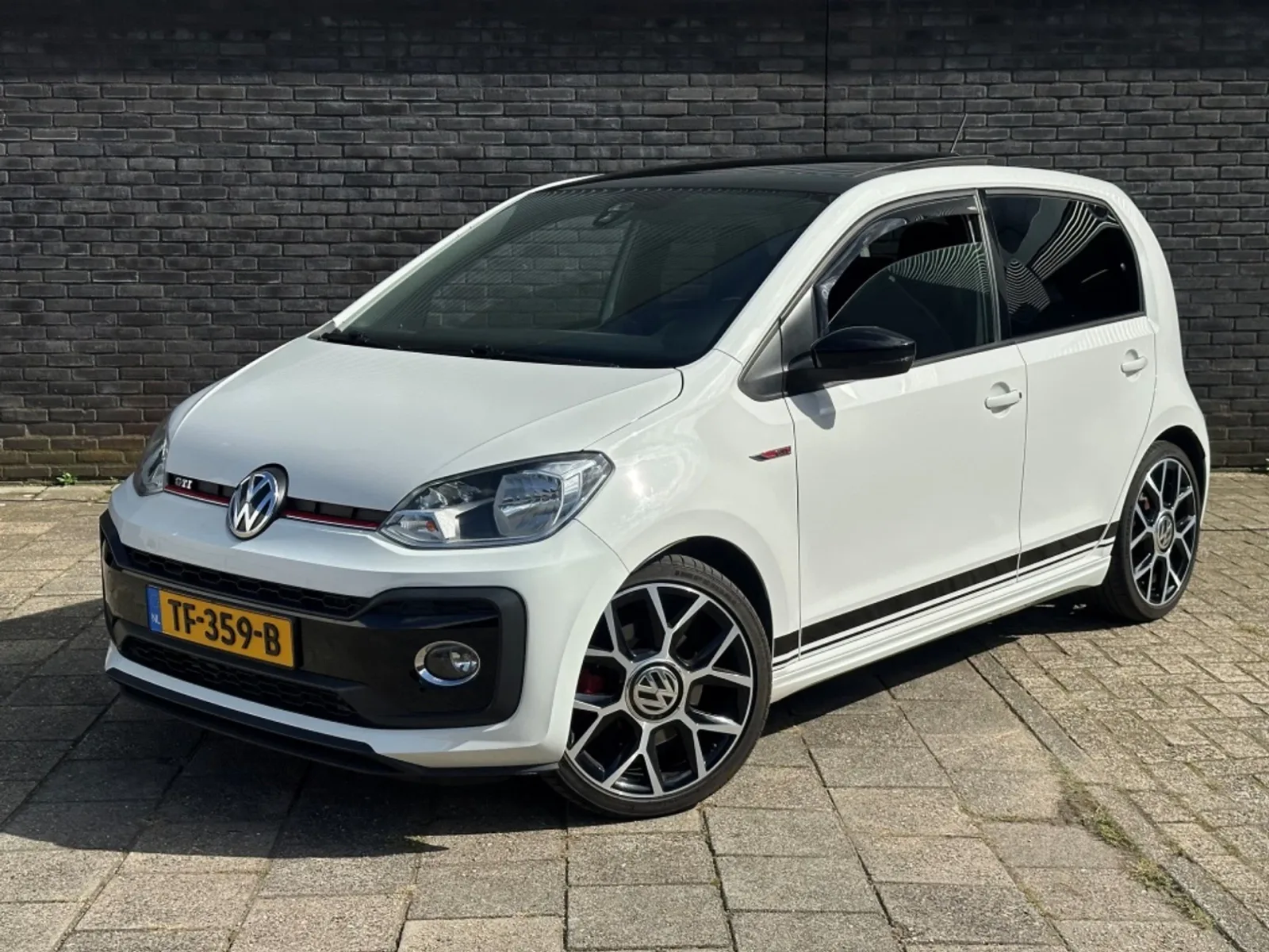 Volkswagen Up! (2018) — foto 1