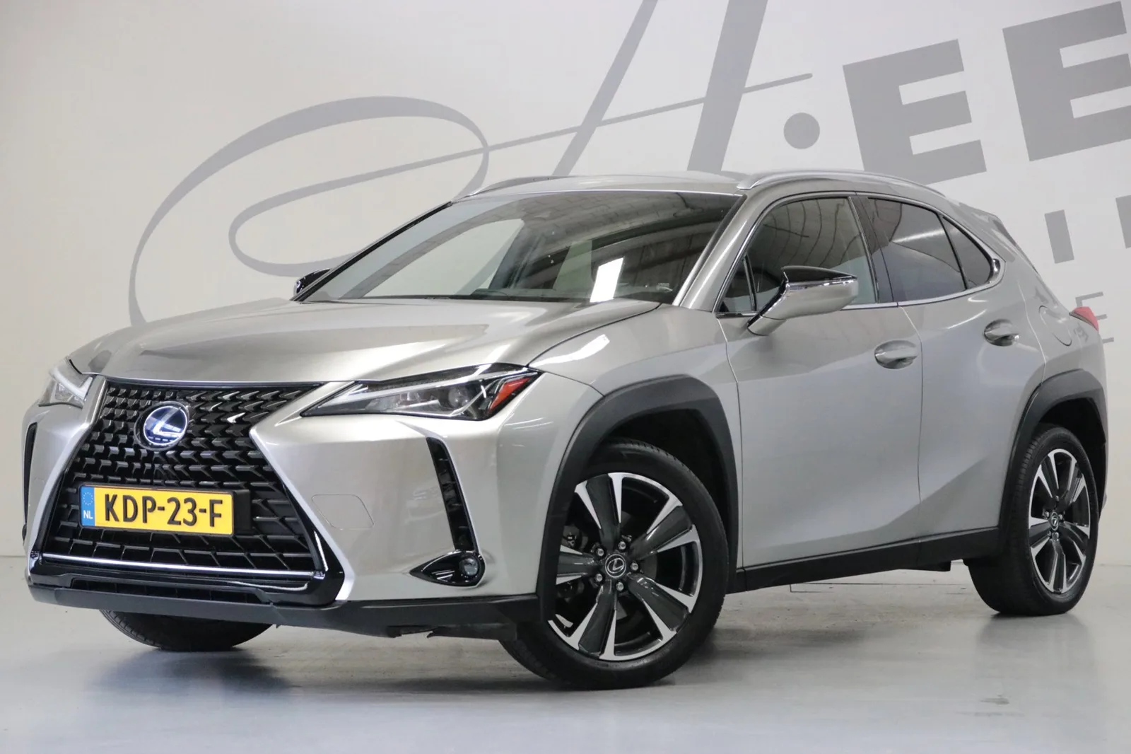 Lexus UX (2020) — foto 1