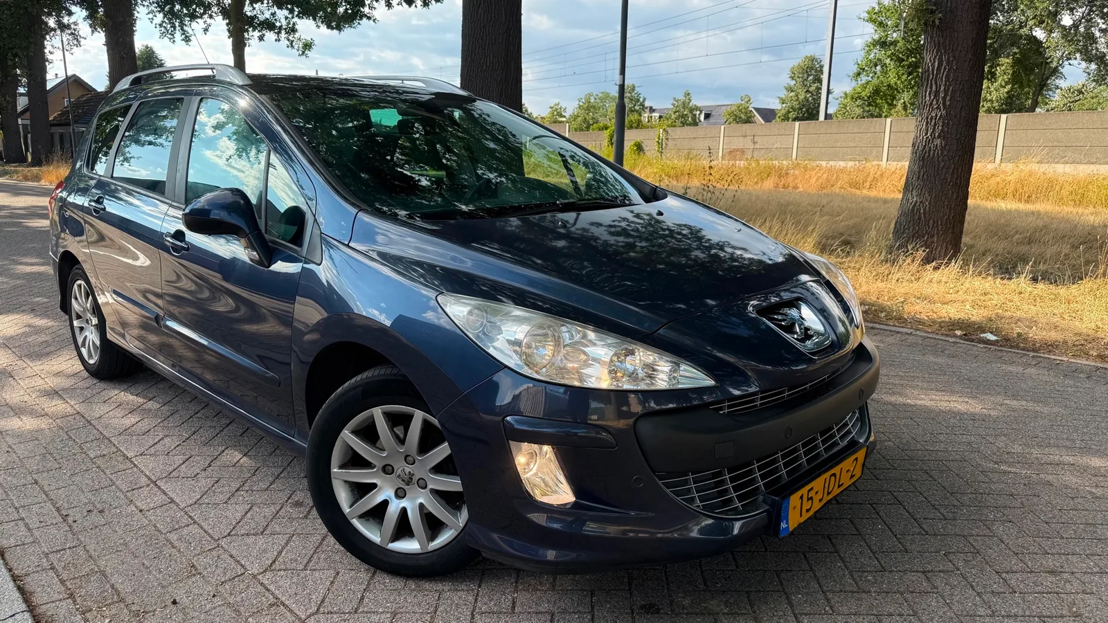Peugeot 308 (2009) — foto 1