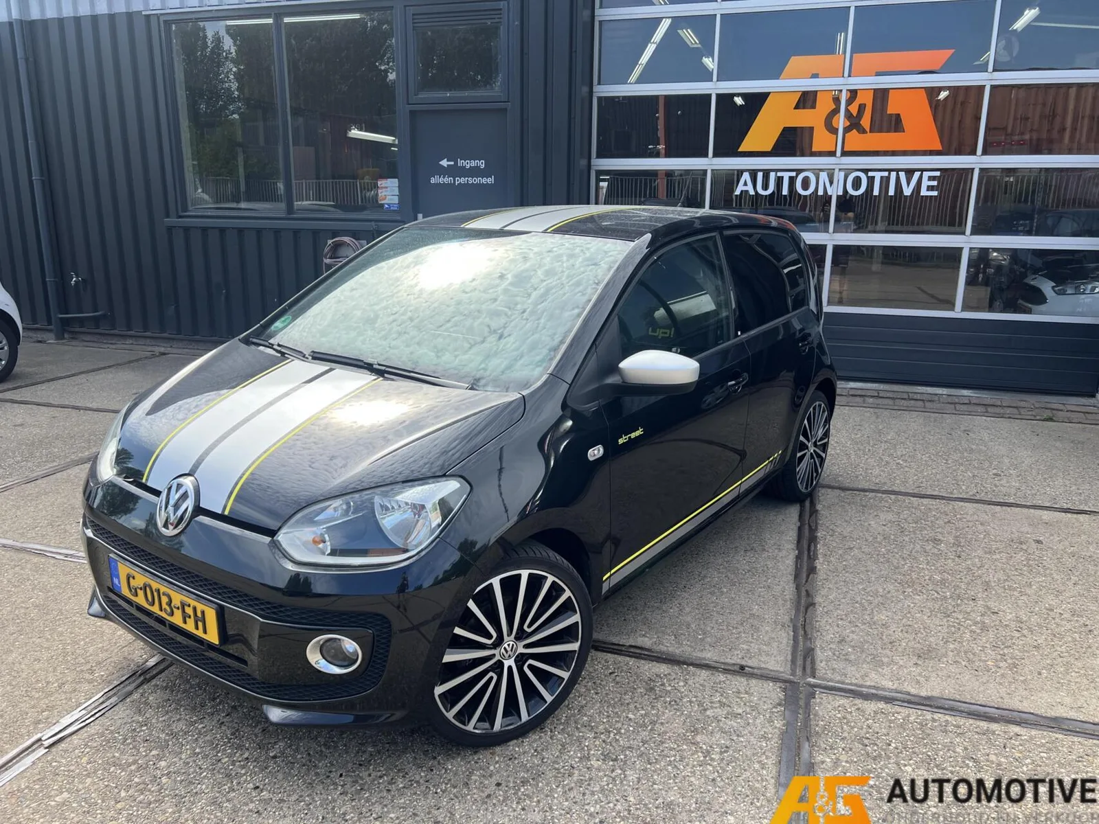 Volkswagen Up! (2015) — foto 1