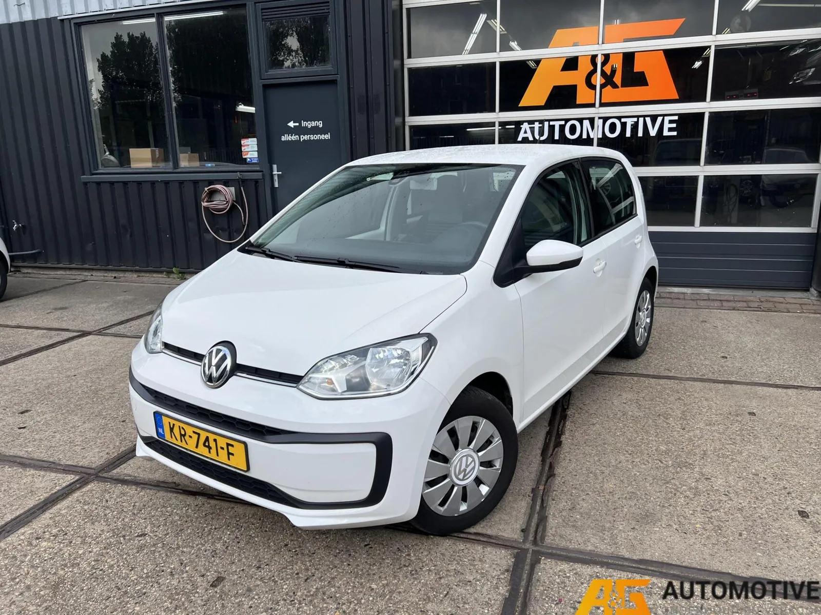 Volkswagen Up! (2016) — foto 1