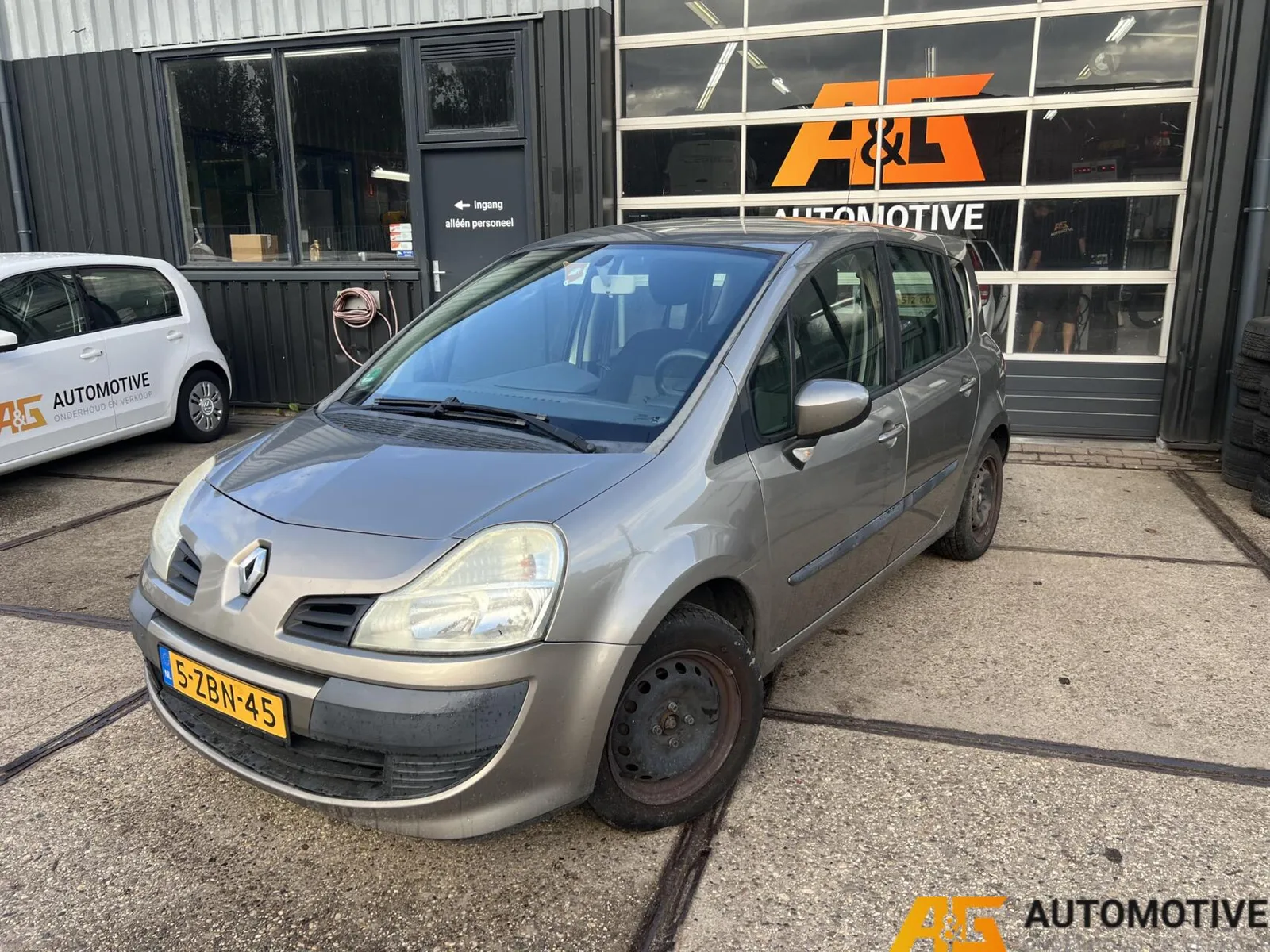 Renault Modus (2009) — foto 1