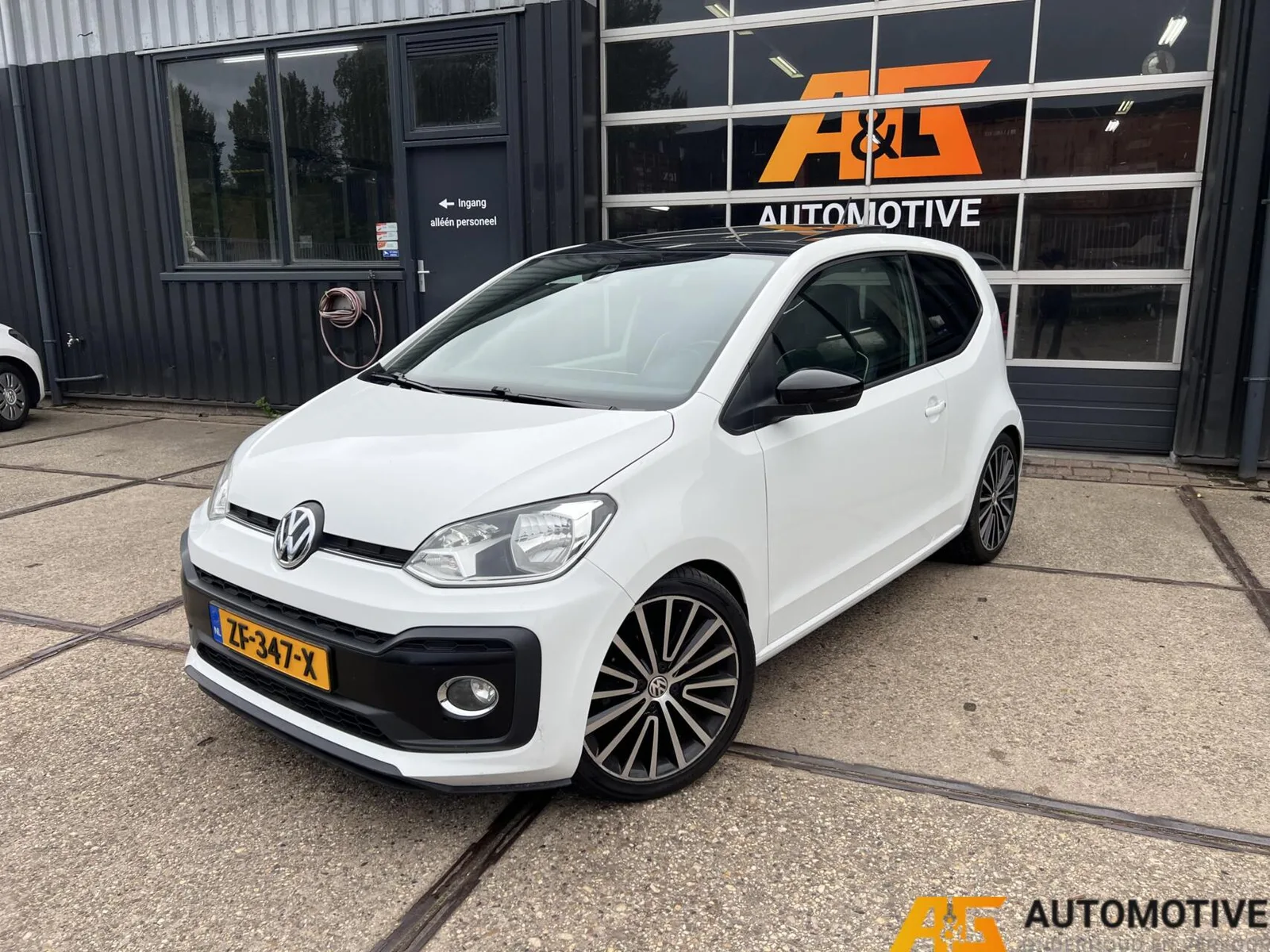 Volkswagen Up! (2017) — foto 1