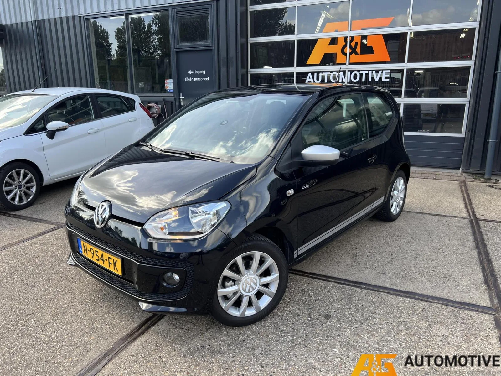 Volkswagen Up! (2015) — foto 1