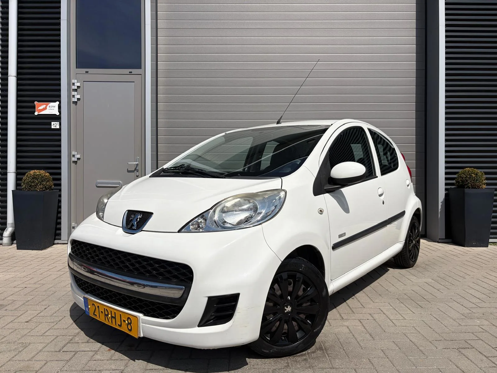 Peugeot 107 (2011) — foto 1