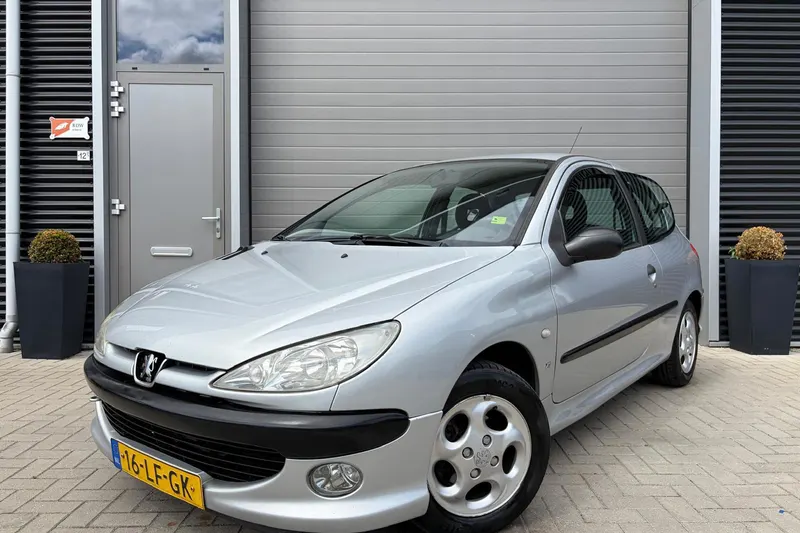 Peugeot 206 (2002)