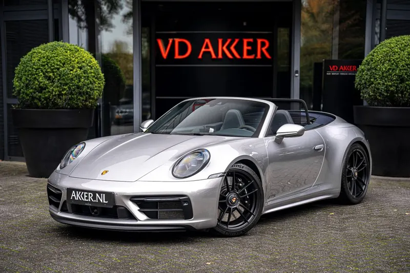 Porsche 911 (2023)