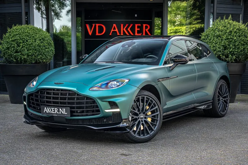 Aston Martin DBX (2023)