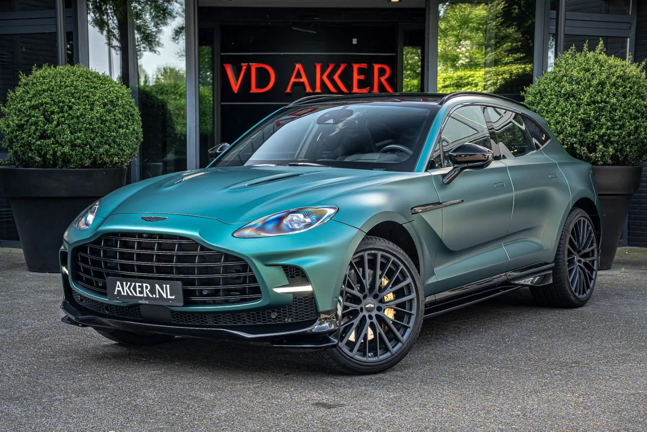 Aston Martin DBX (2023) — foto 1