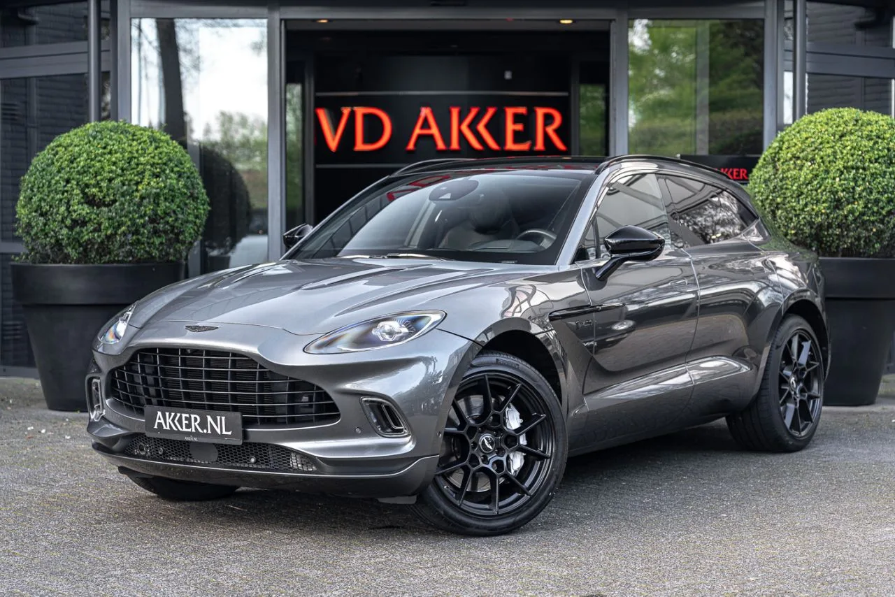 Aston Martin DBX (2020) — foto 1