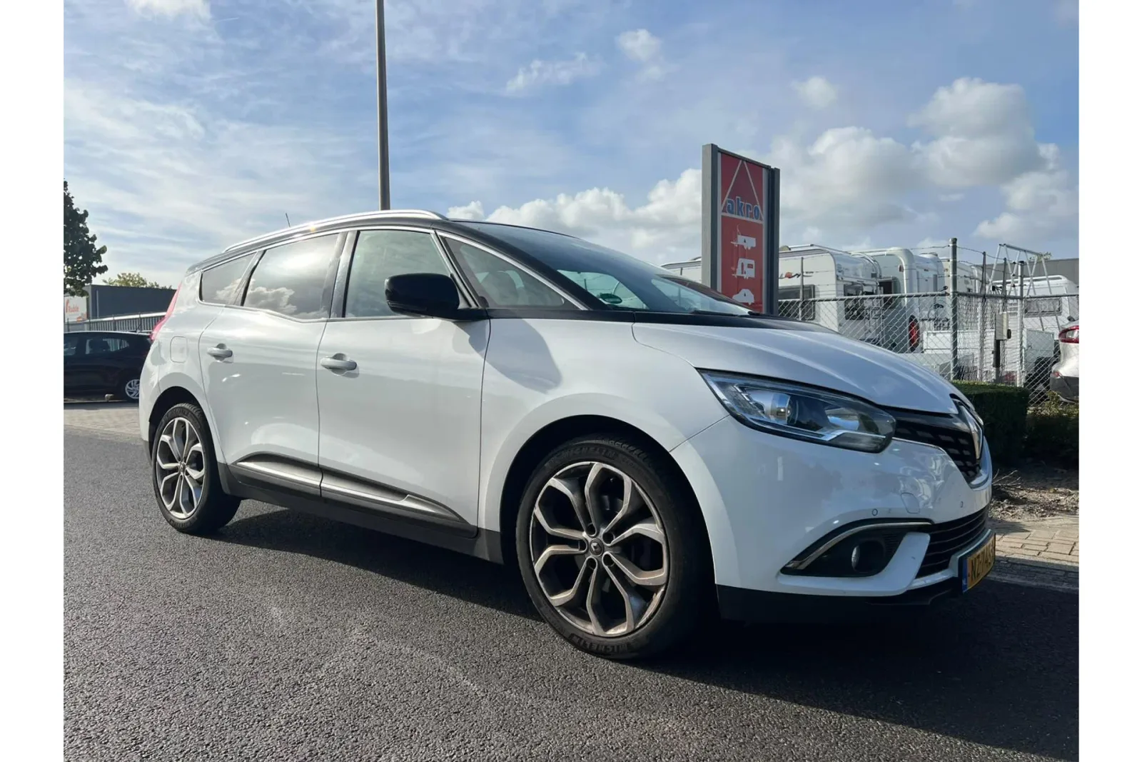 Renault Grand Scénic (2017) — foto 1