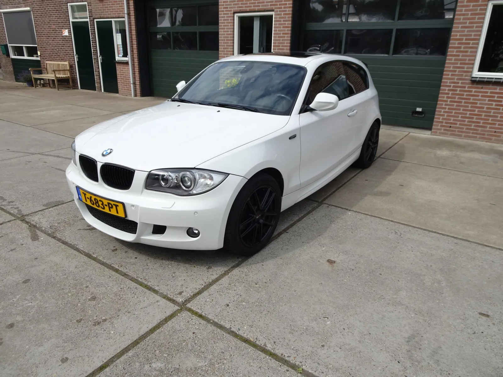 BMW 1-Serie (2010) — foto 1
