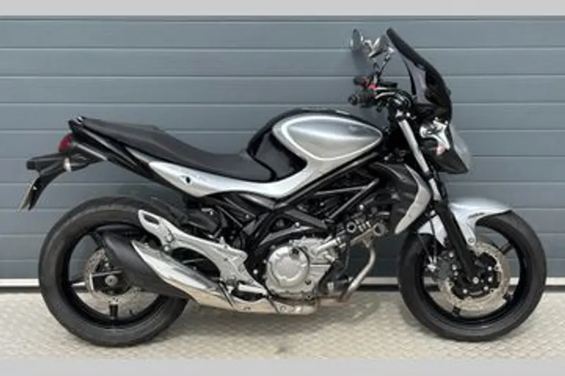 Suzuki Gladius (2011)