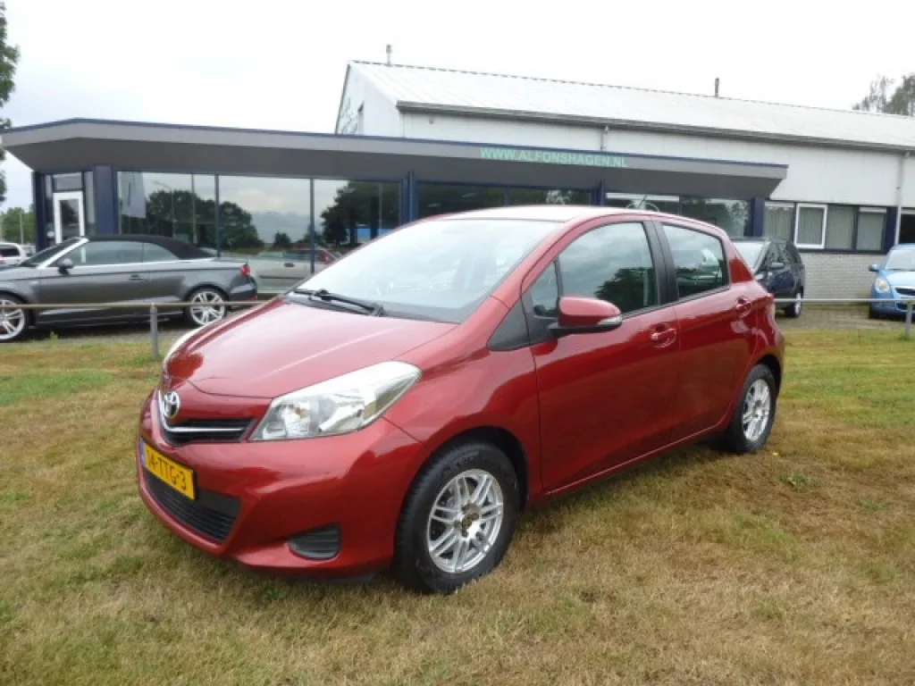 Toyota Yaris (2012) — foto 1