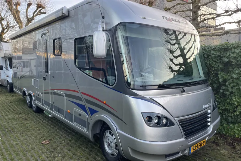 Frankia Luxury (2010)