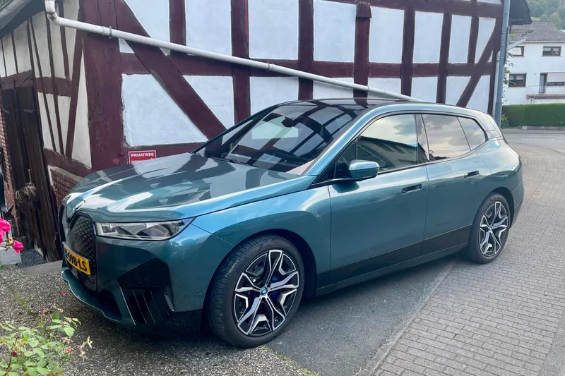 BMW iX (2022)