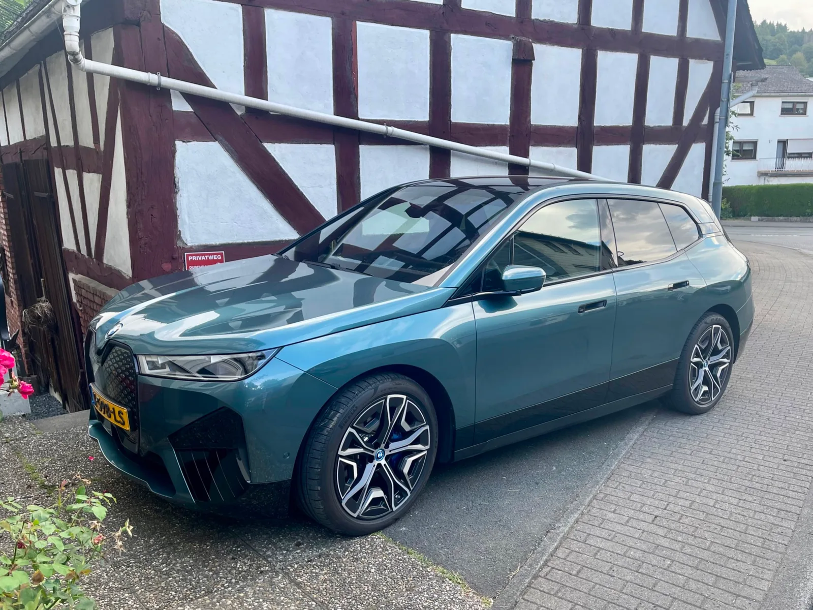 BMW iX (2022) — foto 1