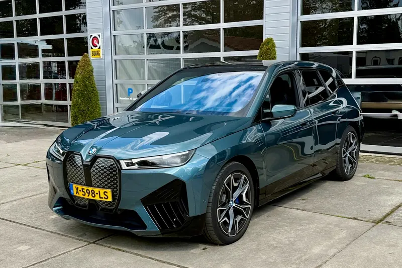 BMW iX (2022)