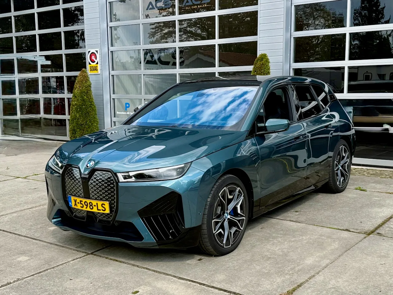BMW iX (2022) — foto 1