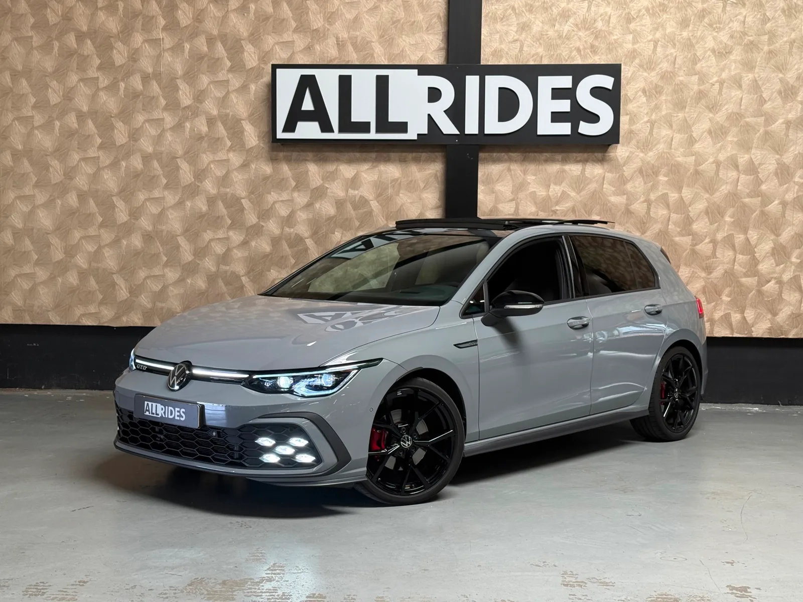 Volkswagen Golf (2024) — foto 1