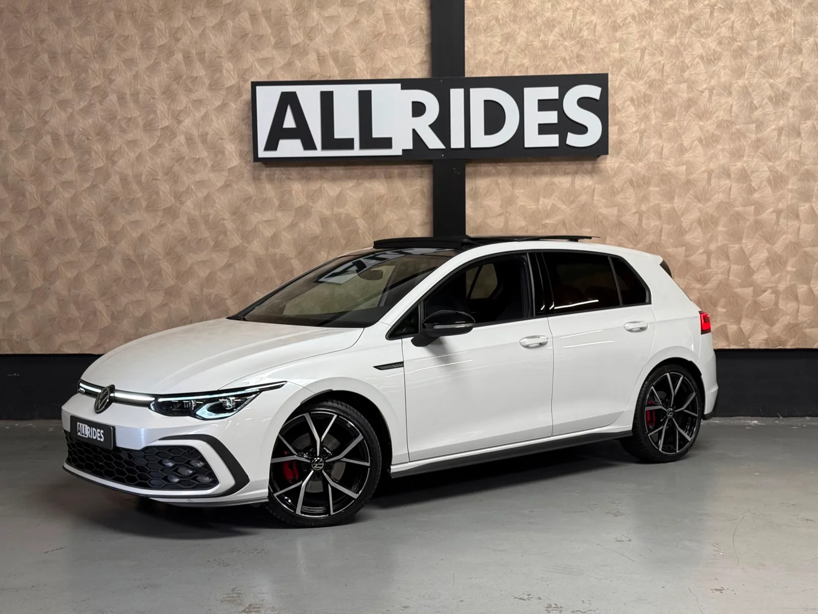Volkswagen Golf (2023) — foto 1