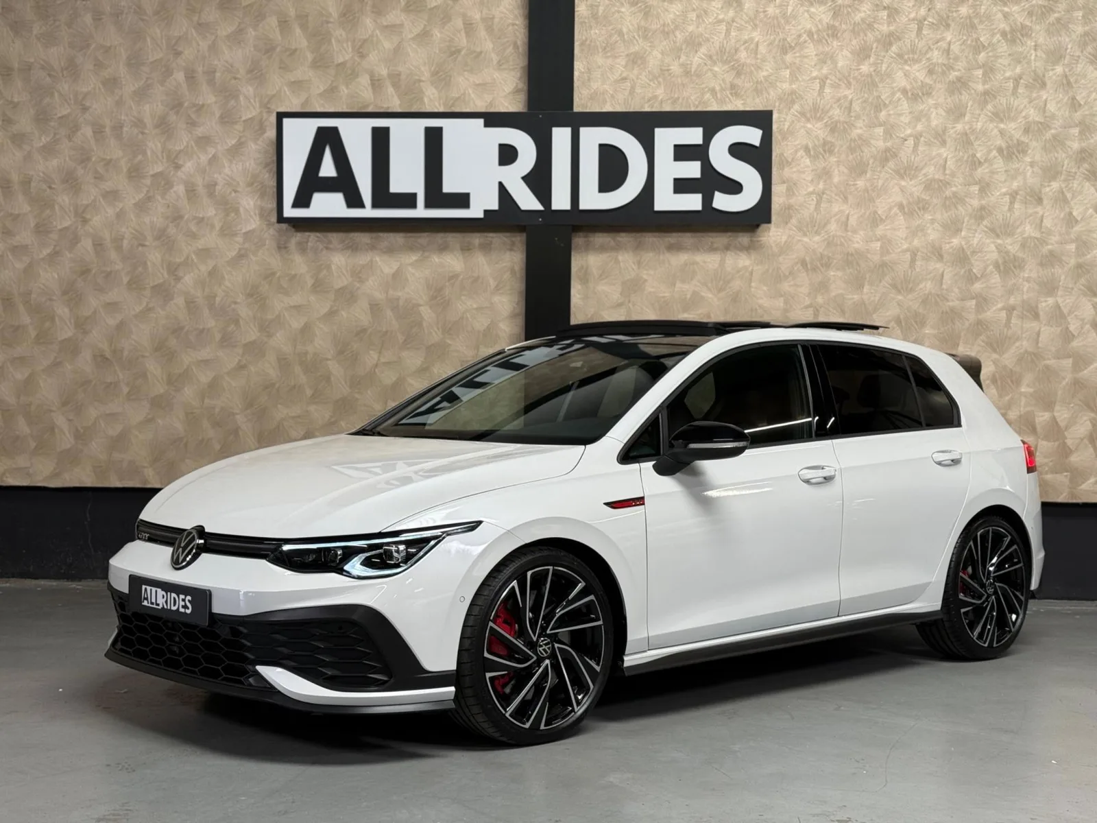 Volkswagen Golf (2021) — foto 1