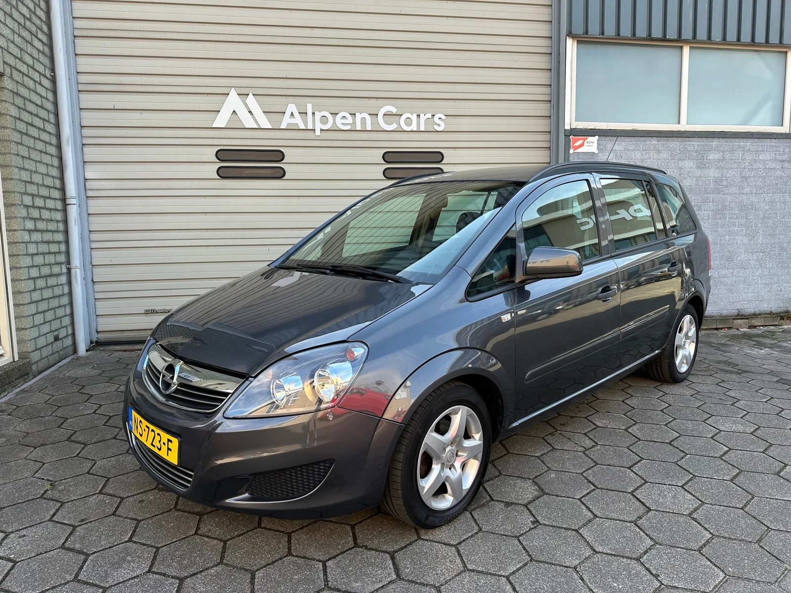 Opel Zafira (2011) — foto 1