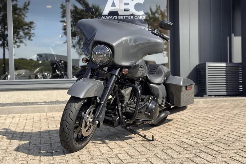 Harley-Davidson Street Glide (2012)