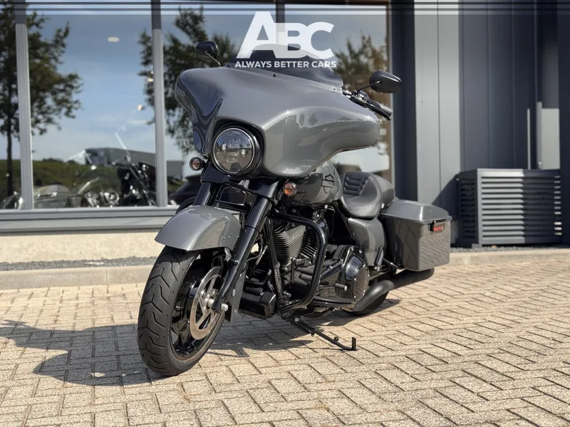 Harley-Davidson Street Glide (2012) — foto 1