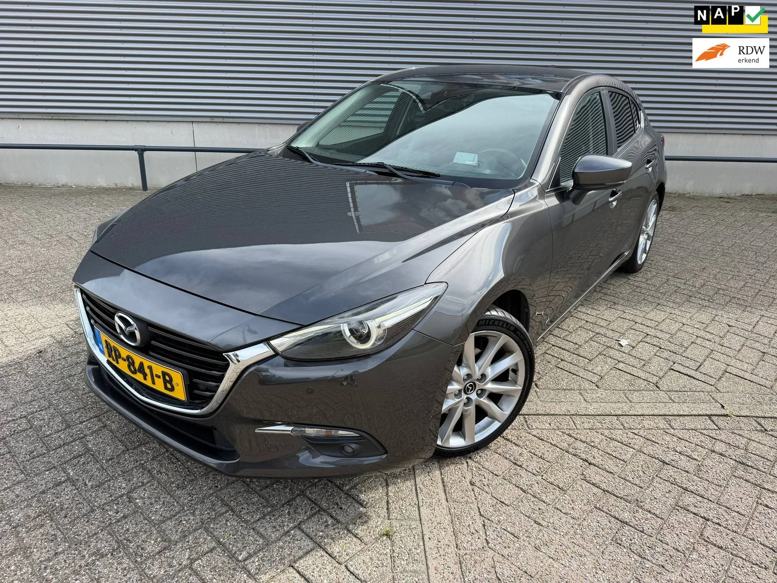 Mazda 3 (2018) — foto 1