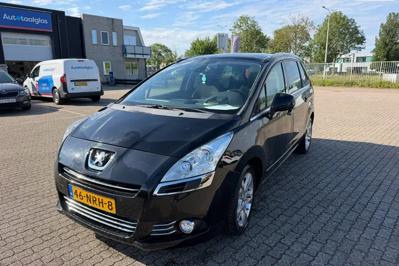 Peugeot 5008 (2010)