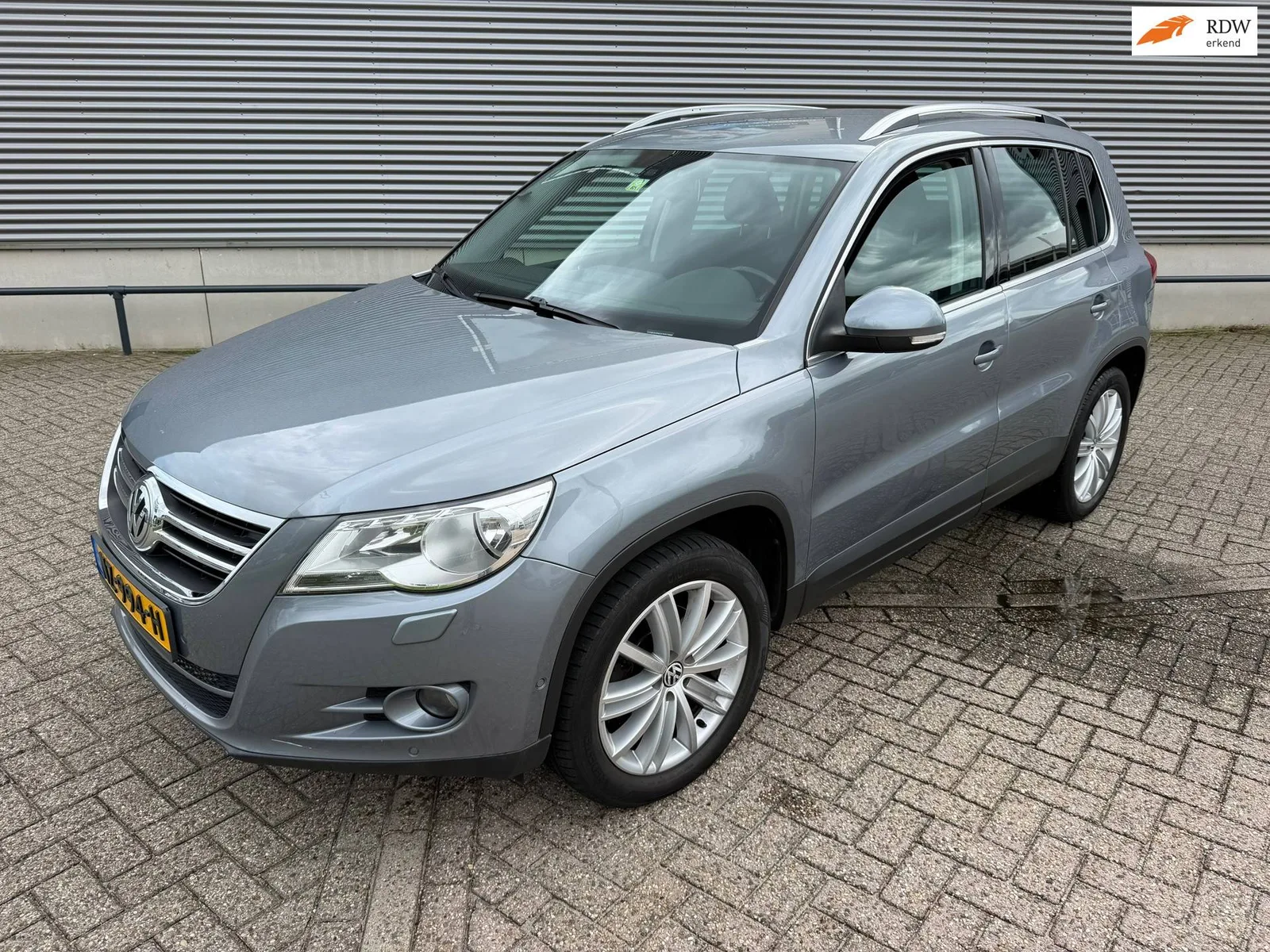 Volkswagen Tiguan (2010) — foto 1