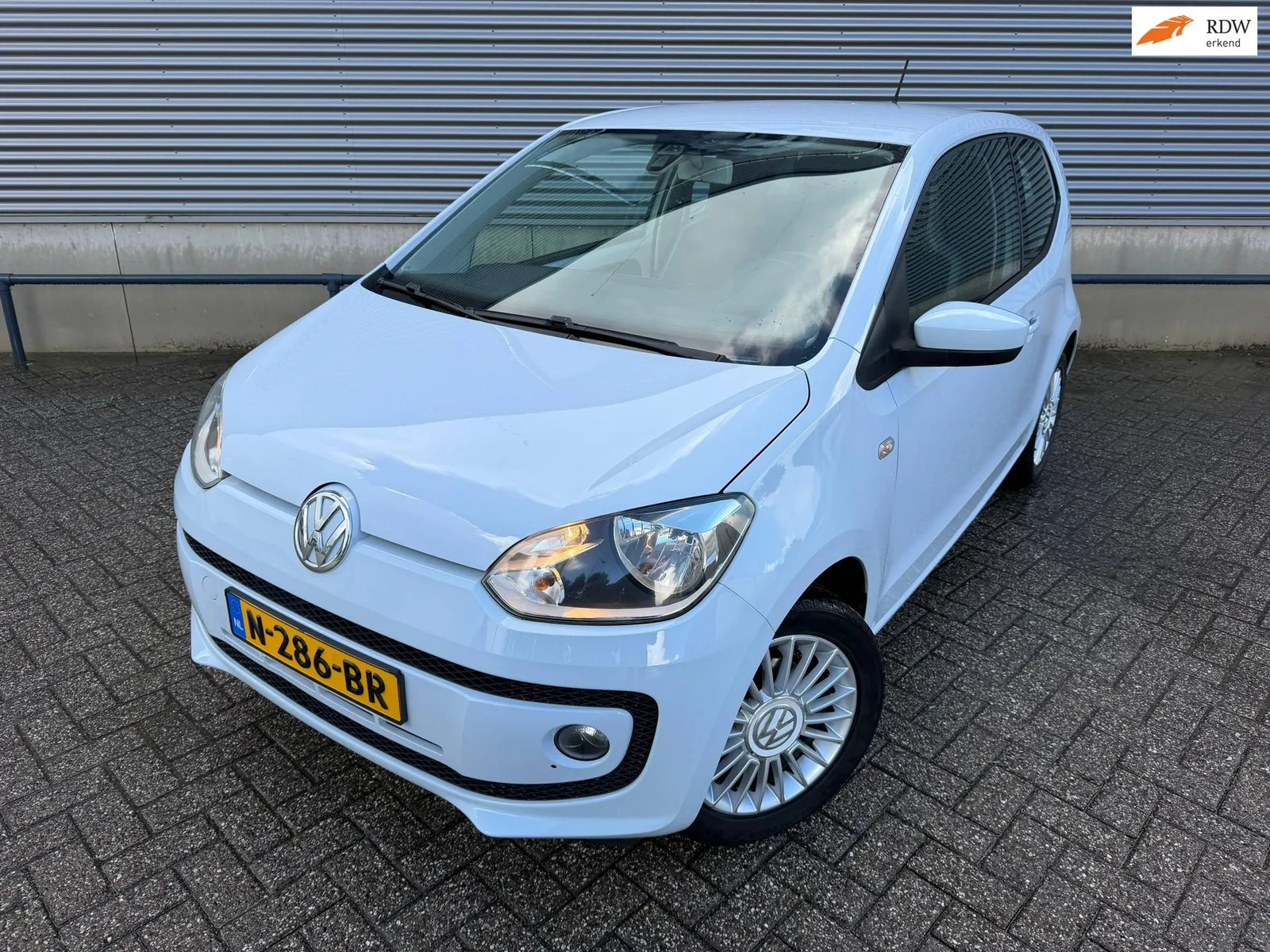 Volkswagen Up! (2012) — foto 1