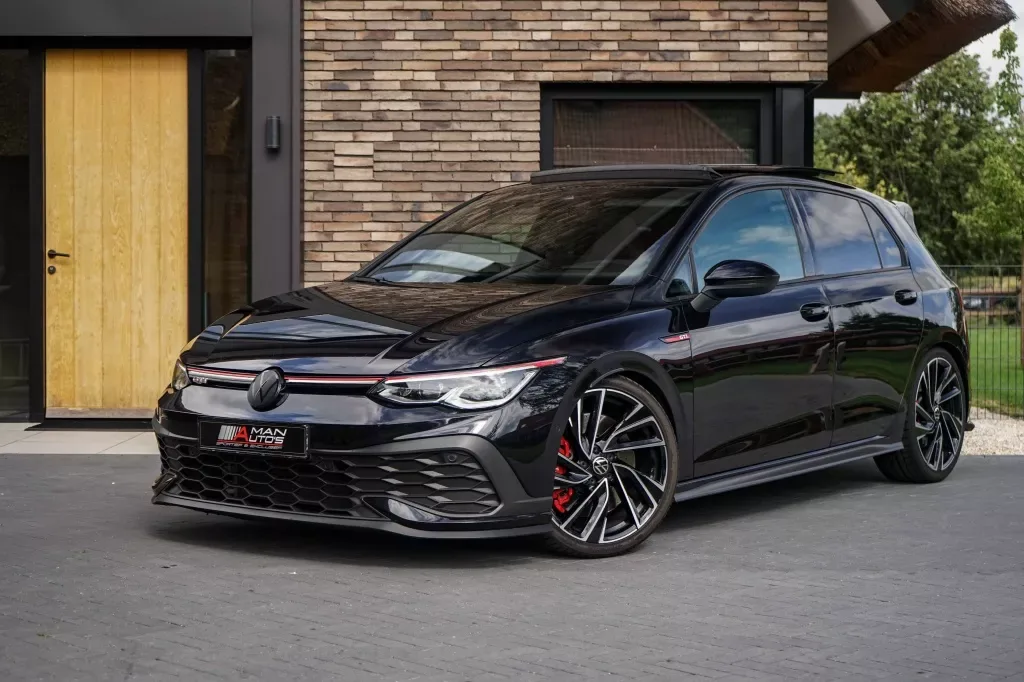 Volkswagen Golf (2022) — foto 1