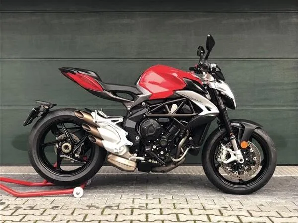 MV Agusta Brutale (2017) — foto 1