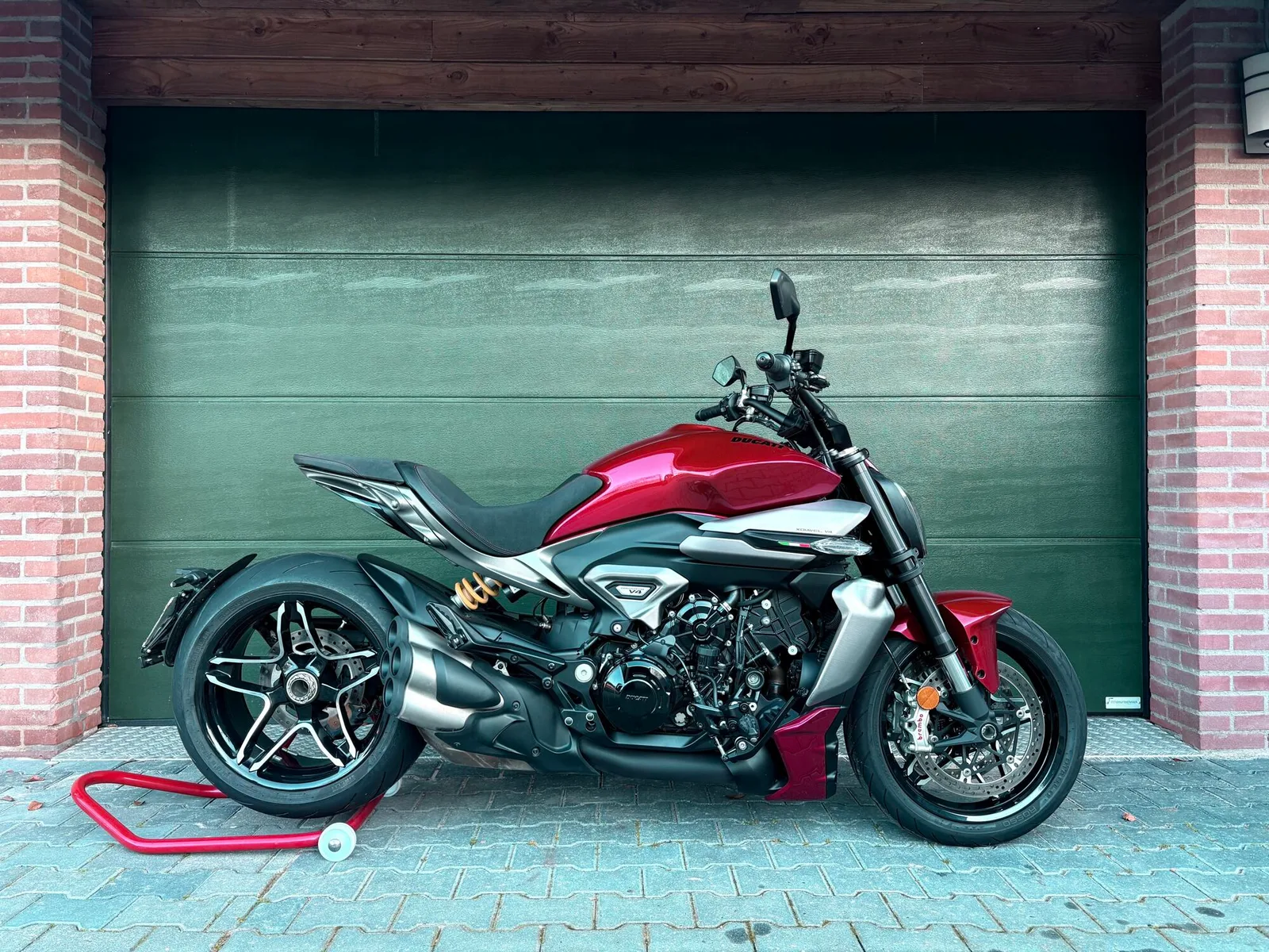 Ducati Diavel (2025) — foto 1