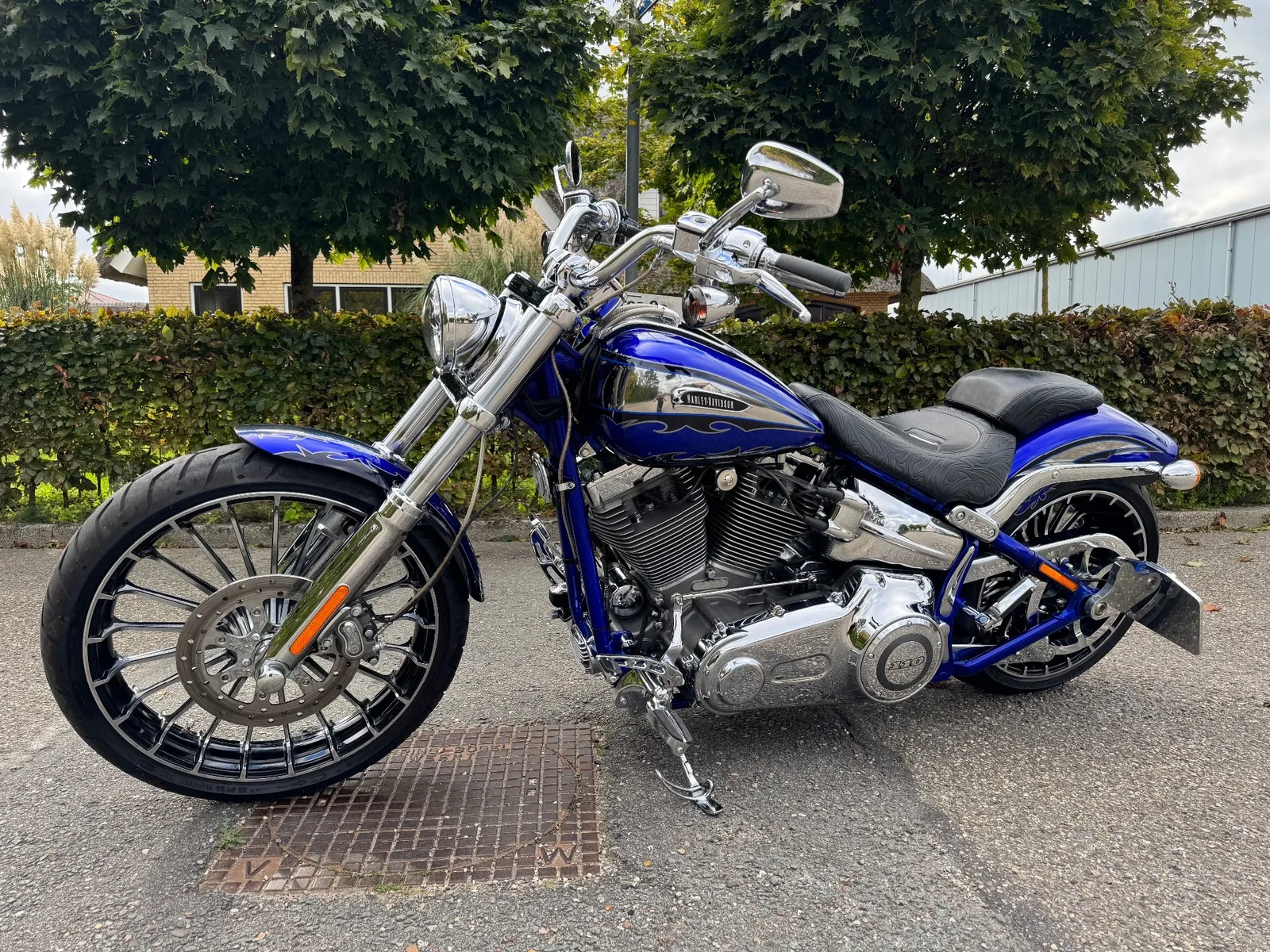 Harley-Davidson CVO Breakout (2014) — foto 1