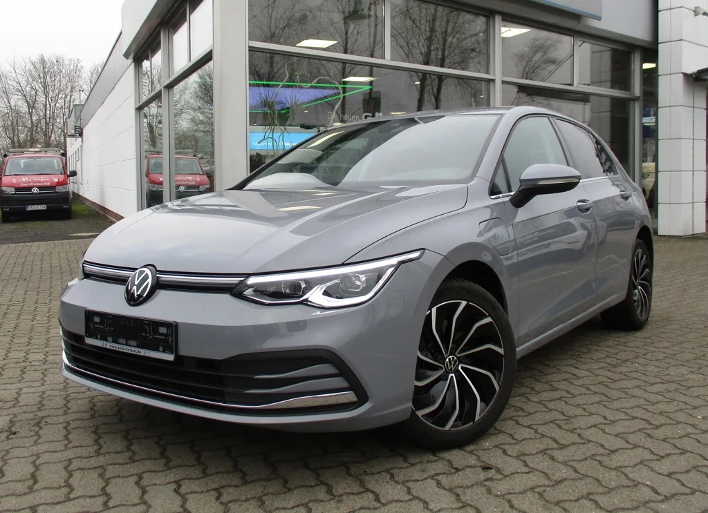 Volkswagen Golf (2022) — foto 1