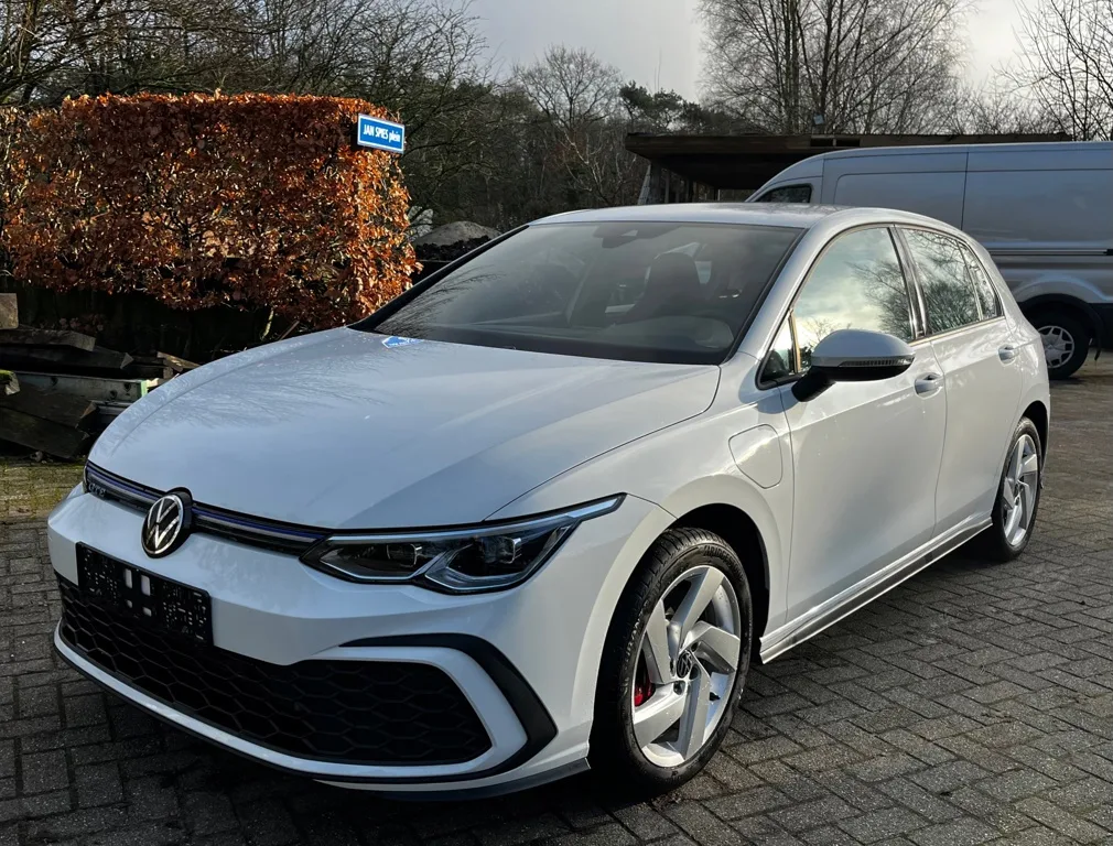 Volkswagen Golf (2022) — foto 1