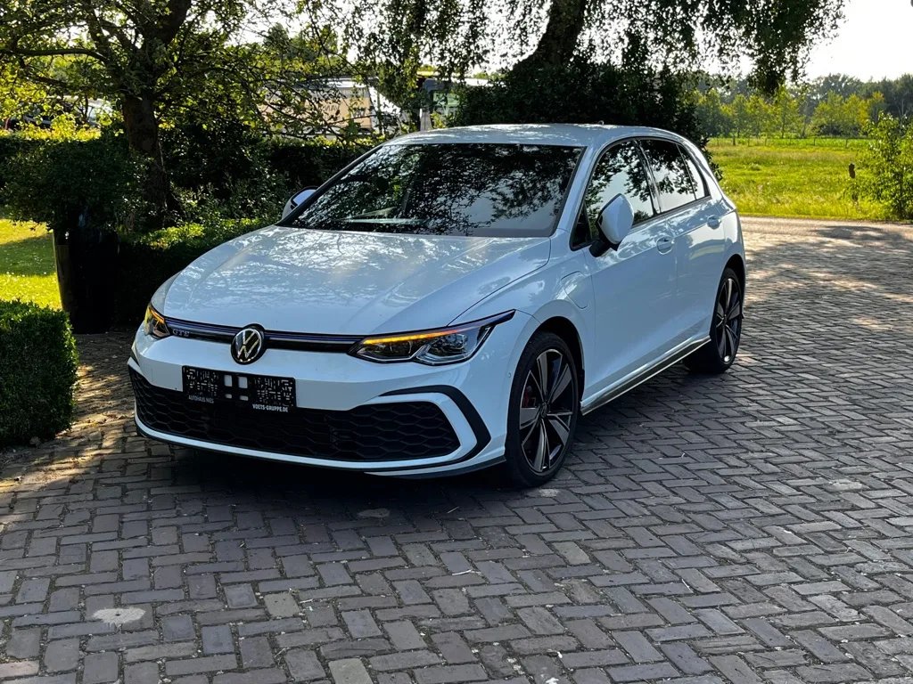 Volkswagen Golf (2022) — foto 1